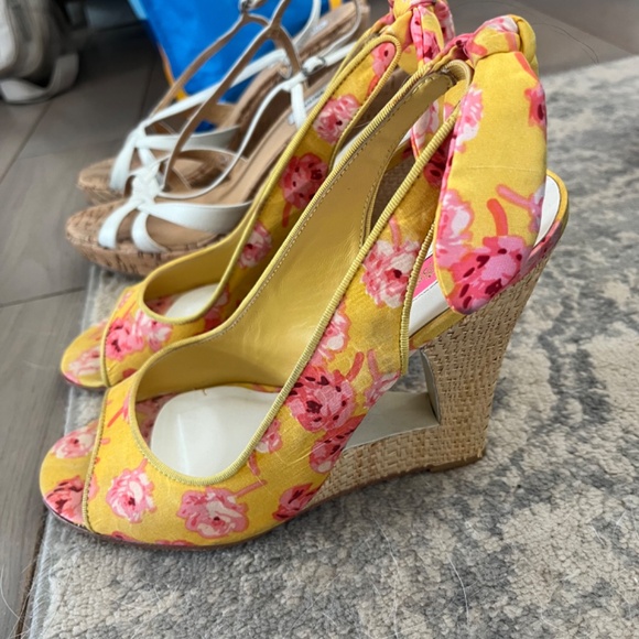 Betsey Johnson Size 8 Shoes - Picture 2 of 2